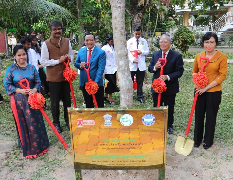 ປູກຕົ້ນໄມ້ມິດຕະພາບຢູ່ ເກີ່ນເທີ ປູກຕົ້ນໄມ້ມິດຕະພາບຢູ່ ເກີ່ນເທີ