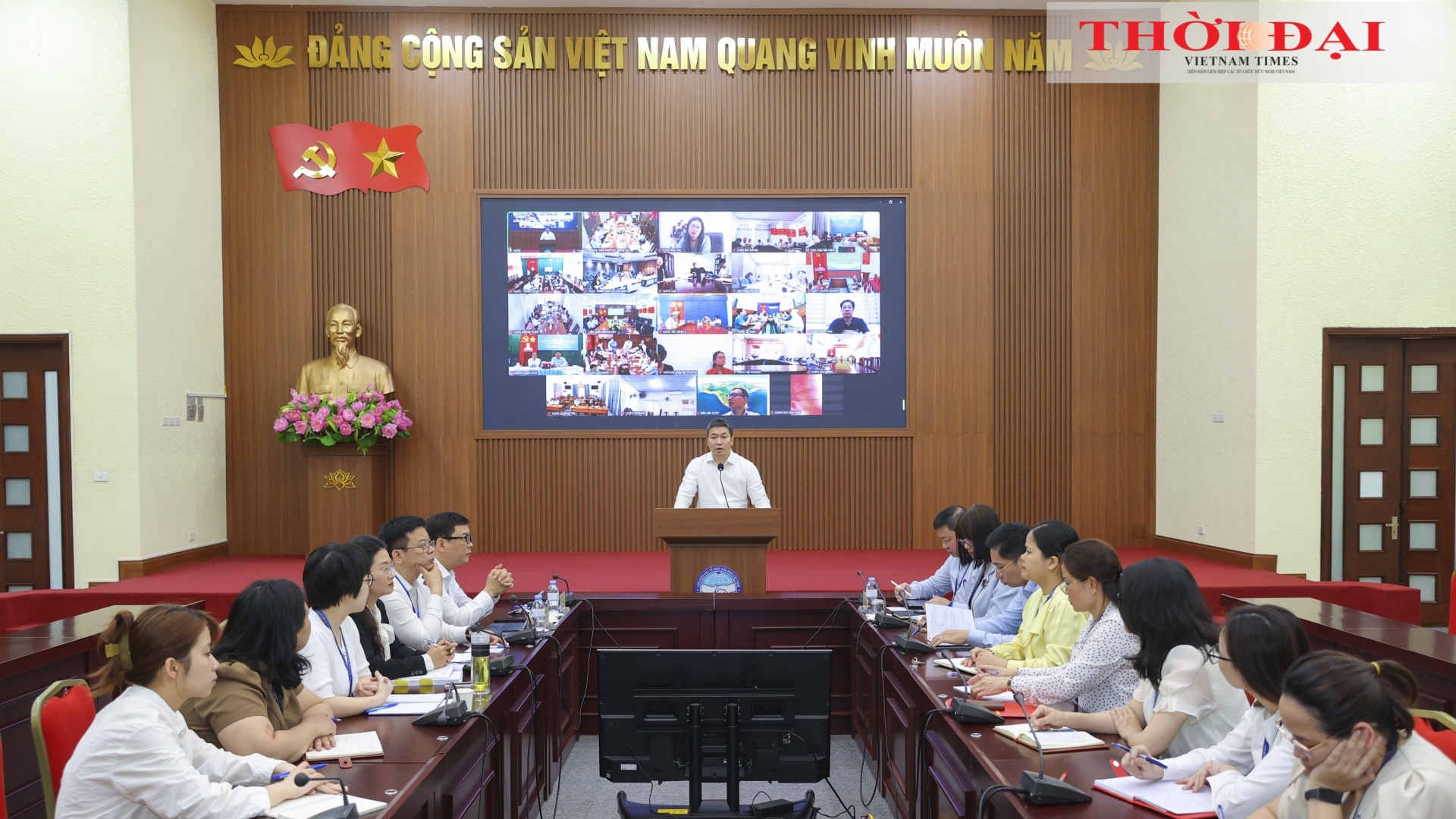 ກອງປະຊຸມເພື່ອຈັດຕັ້ງປະຕິບັດມະຕິກອງປະຊຸມໃຫຍ່ຜູ້ແທນທົ່ວປະເທດຄັ້ງທີ 14 ຂອງພັກກ່ຽວກັບການທູດປະຊາຊົນ