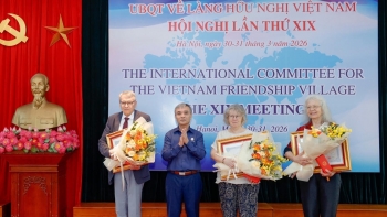 ເຜີຍແຜ່ຂໍ້ຄວາມສັນຕິພາບຈາກໝູ່ບ້ານມິດຕະພາບຫວຽດນາມເຖິງເພື່ອນມິດສາກົນ