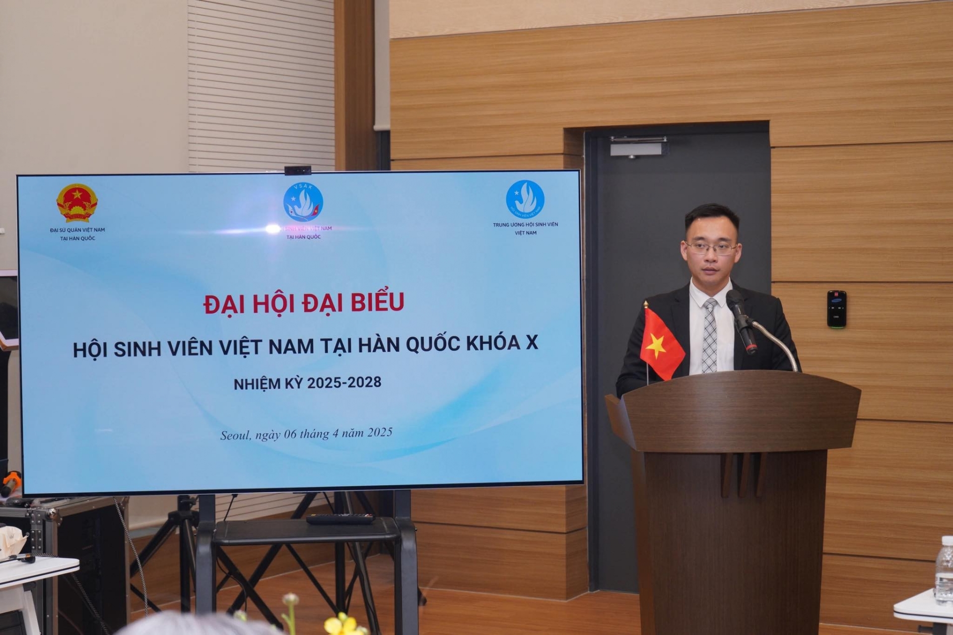 VSAK: ເຊື່ອມ​ຕໍ່​ຊຸມ​ຊົນ, ຍົກ​ສູງ​ຮູບພາບຂອງ​ນັກ​ສຶກ​ສາ​ຫວຽດ​ນາມ ຢູ່ ສ.ເກົາ​ຫຼີ
