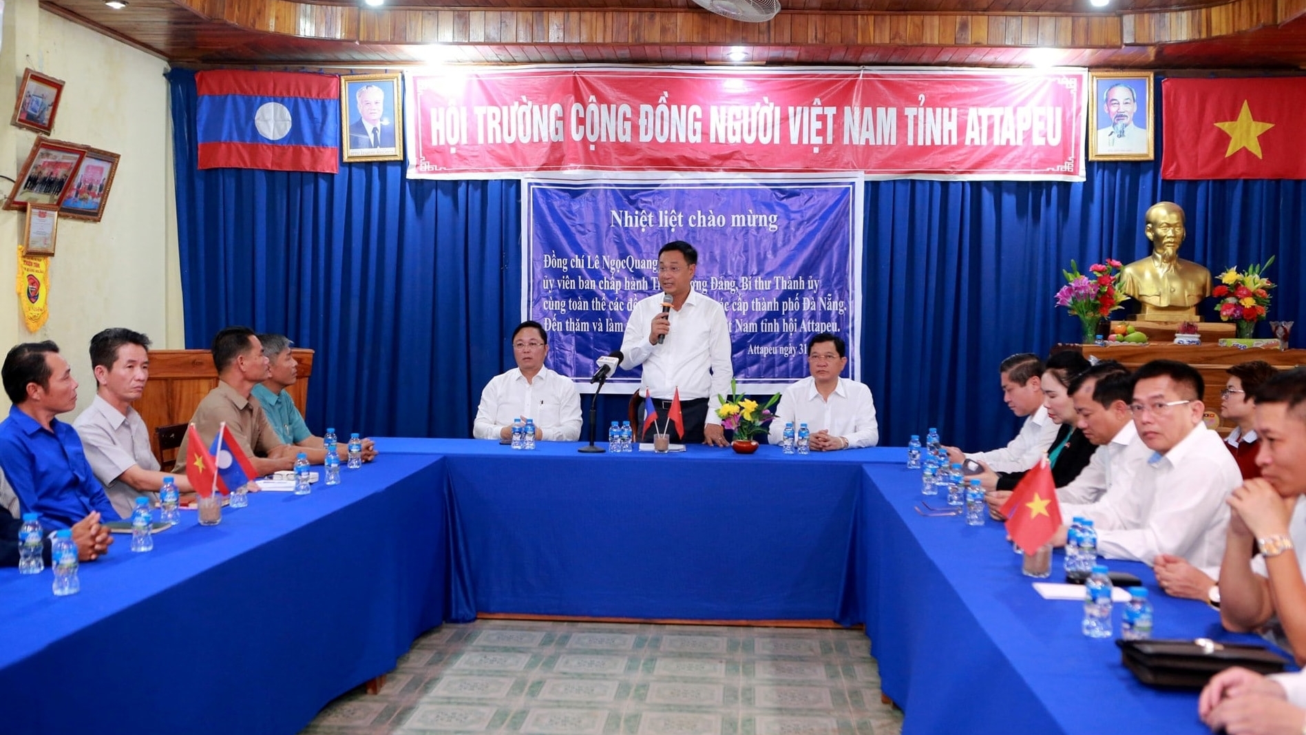 ຄະນະປະຕິບັດງານນະຄອນດານັງ ໄດ້ໄປຢ້ຽມຢາມ ແລະ ອວຍພອນປີໃໝ່ໃຫ້ແກ່ຊຸມຊົນຊາວຫວຽດນາມ ແລະ ສູນພາສາຫວຽດນາມ ແຂວງອັດຕະປື (ລາວ)