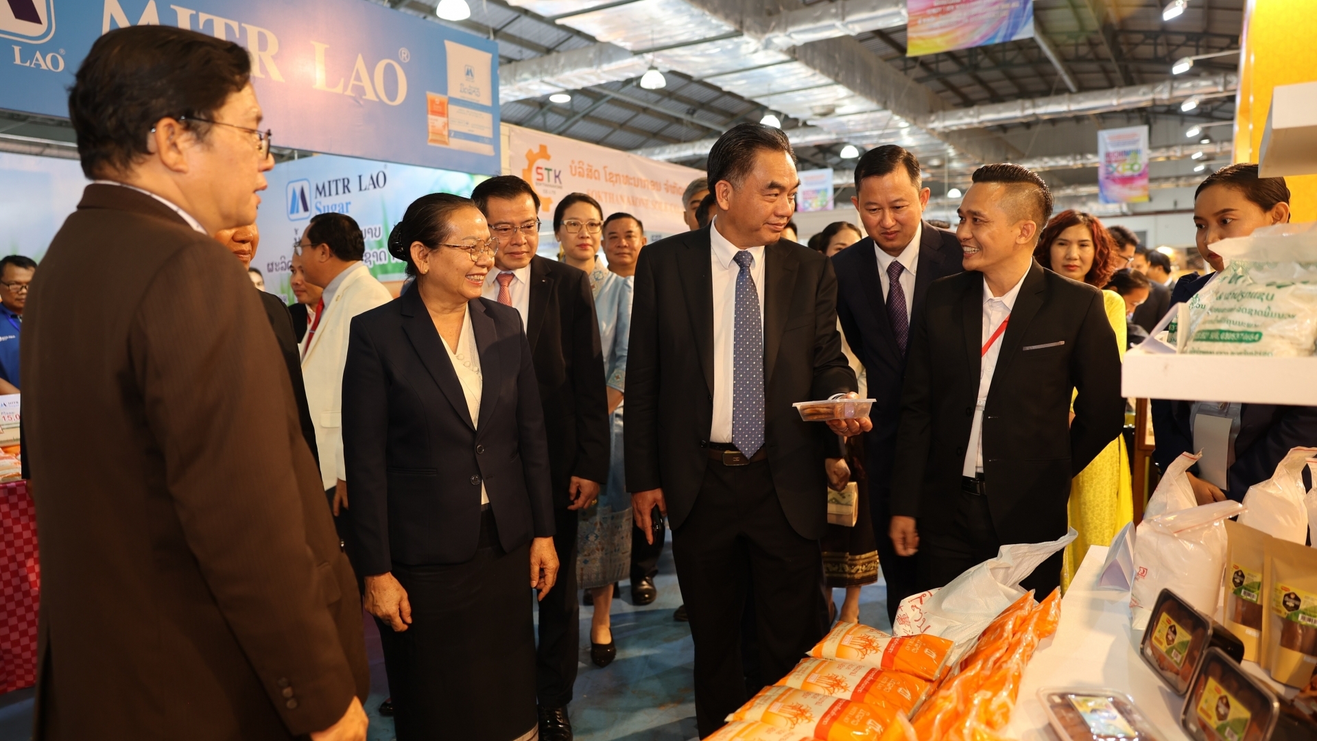 ເຊື່ອມຕໍ່ທຸລະກິດຫວຽດນາມ - ລາວ ຜ່ານງານວາງສະແດງທີ່ແຂວງສະຫວັນນະເຂດ
