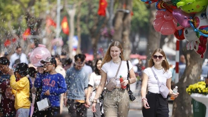 ນັກທ່ອງທ່ຽວສາກົນມາຢ້ຽມຢາມຫວຽດນາມບັນລຸ 6.76 ລ້ານຄົນໃນໄຕມາດທຳອິດຂອງປີ 2026