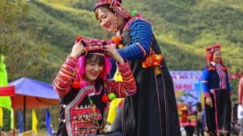 ແມ່ຍິງ ດ້ຽນບຽນ ຮັກສາວິນຍານ ບັນດາເຜົ່າ