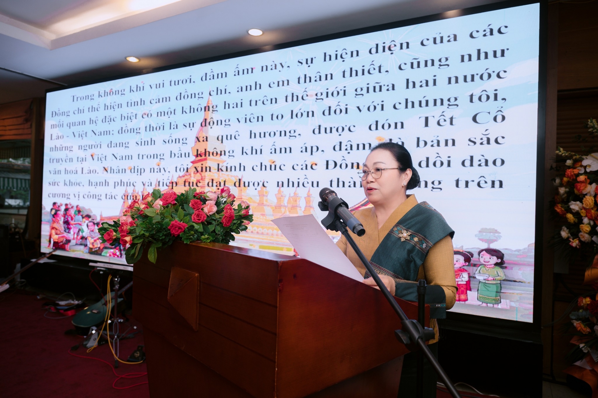 ້ເຊື່ອມໂຍງສາຍພົວພັນຫວຽດນາມ-ລາວຜ່ານງານບຸນປີໃໝ່ກັບເພື່ອນມິດລາວທີ່ຮ່າໂນ້ຍ ້ເຊື່ອມໂຍງສາຍພົວພັນຫວຽດນາມ-ລາວຜ່ານງານບຸນປີໃໝ່ກັບເພື່ອນມິດລາວທີ່ຮ່າໂນ້ຍ