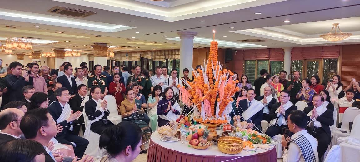 ້ເຊື່ອມໂຍງສາຍພົວພັນຫວຽດນາມ-ລາວຜ່ານງານບຸນປີໃໝ່ກັບເພື່ອນມິດລາວທີ່ຮ່າໂນ້ຍ ້ເຊື່ອມໂຍງສາຍພົວພັນຫວຽດນາມ-ລາວຜ່ານງານບຸນປີໃໝ່ກັບເພື່ອນມິດລາວທີ່ຮ່າໂນ້ຍ