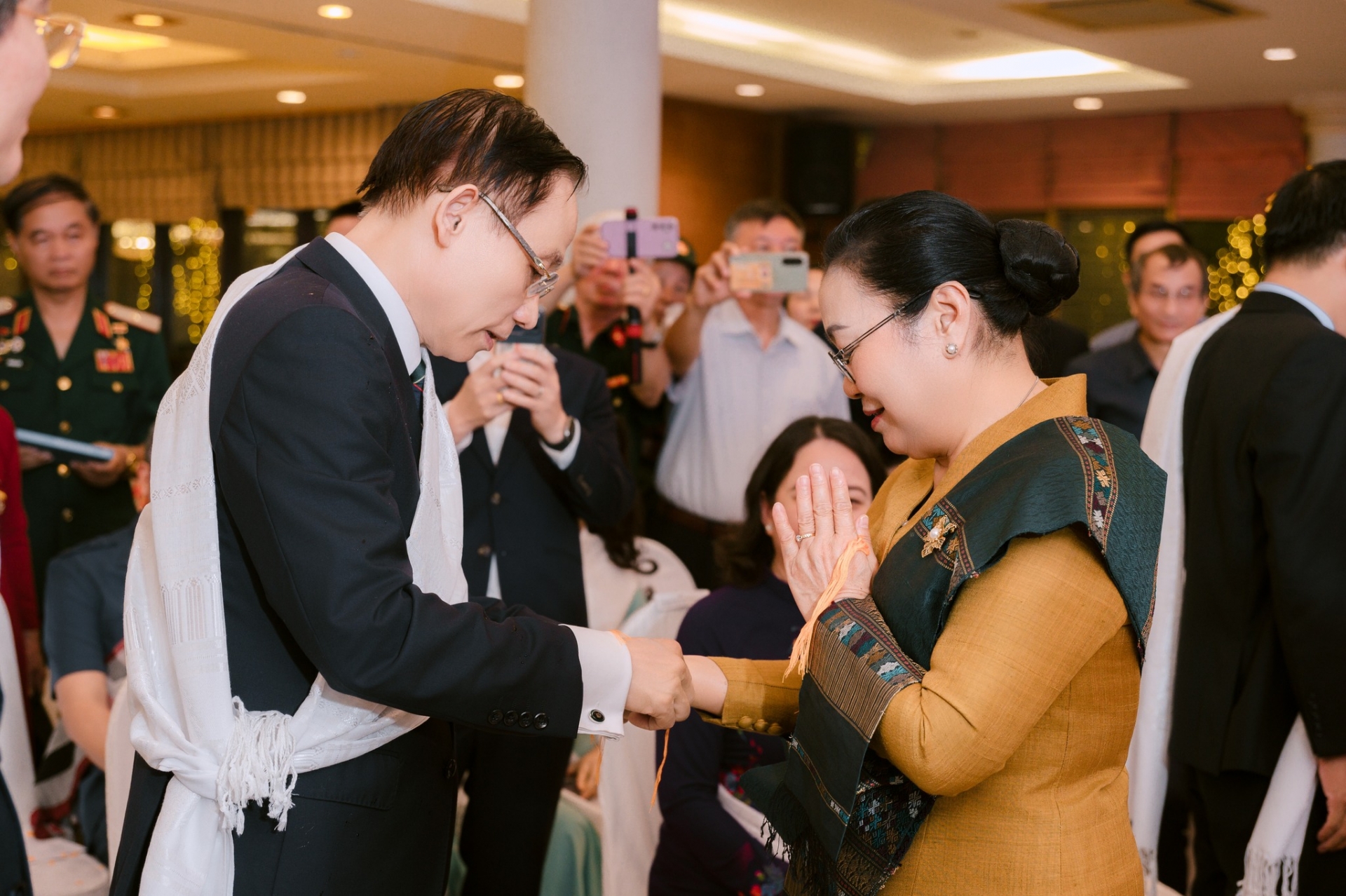 ້ເຊື່ອມໂຍງສາຍພົວພັນຫວຽດນາມ-ລາວຜ່ານງານບຸນປີໃໝ່ກັບເພື່ອນມິດລາວທີ່ຮ່າໂນ້ຍ ້ເຊື່ອມໂຍງສາຍພົວພັນຫວຽດນາມ-ລາວຜ່ານງານບຸນປີໃໝ່ກັບເພື່ອນມິດລາວທີ່ຮ່າໂນ້ຍ