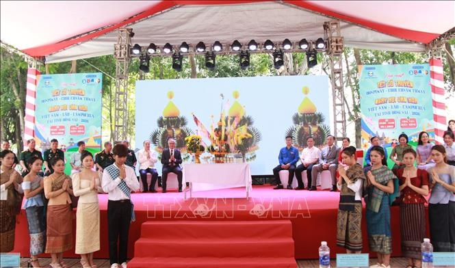 ຮັດແໜ້ນນ້ຳໃຈມິດຕະພາບໂດຍຜ່ານການພົບປະແລກປ່ຽນຊາວໜຸ່ມຫວຽດນາມ ແລະ ລາວ ແລະ ກຳປູເຈຍ ຮັດແໜ້ນນ້ຳໃຈມິດຕະພາບໂດຍຜ່ານການພົບປະແລກປ່ຽນຊາວໜຸ່ມຫວຽດນາມ ແລະ ລາວ ແລະ ກຳປູເຈຍ