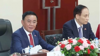 ທ່ານ ເຈິ່ນເກິ່ມຕູ໋, ຜູ້ປະຈຳການຄະນະເລຂາທິການ ພົບປະເຈລະຈາກັບ ທ່ານ ຜູ້ປະຈຳການຄະນະເລຂາທິການສູນກາງພັກ ປະຊາຊົນ ປະຕິວັດລາວ