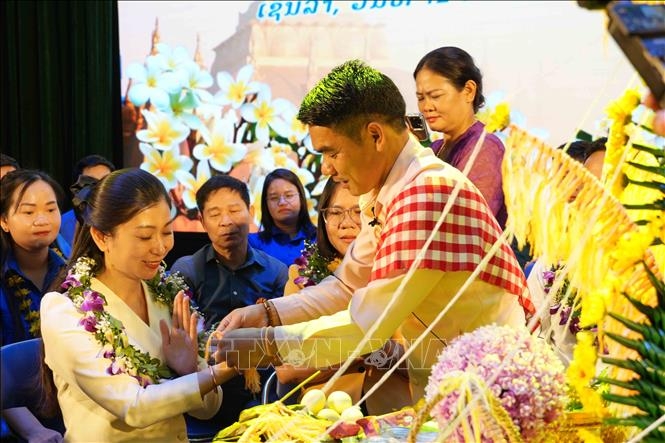 ນ້ຳໃຈມິດຕະພາບອັນດູດດື່ມ ແລະ ຄວາມສາມັກຄີພິເສດ ຫວຽດນາມ - ລາວ