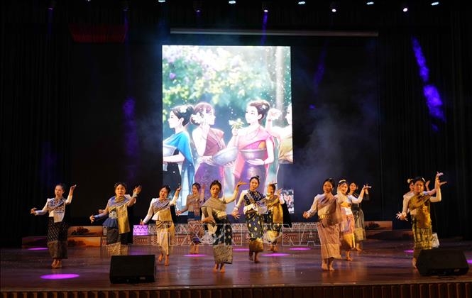 ນ້ຳໃຈມິດຕະພາບອັນດູດດື່ມ ແລະ ຄວາມສາມັກຄີພິເສດ ຫວຽດນາມ - ລາວ