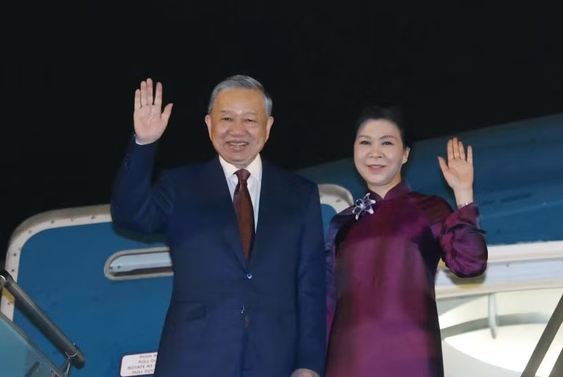 ທ່ານເລຂາທິການໃຫຍ່, ປະທານປະເທດ ໂຕເລີມ ແລະ ທ່ານນາງ ພັນລະຍາ ເລີ່ມເດີນທາງໄປຢ້ຽມຢາມລັດຖະກິດ ຢູ່ ສາທາລະນະລັດ ປະຊາຊົນ ຈີນ ທ່ານເລຂາທິການໃຫຍ່, ປະທານປະເທດ ໂຕເລີມ ແລະ ທ່ານນາງ ພັນລະຍາ ເລີ່ມເດີນທາງໄປຢ້ຽມຢາມລັດຖະກິດ ຢູ່ ສາທາລະນະລັດ ປະຊາຊົນ ຈີນ