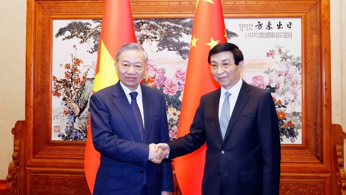 ທ່ານ​ເລ​ຂາ​ທິ​ການ​ໃຫຍ່,ປະ​ທານ​ປະ​ເທດ ໂຕ​ເລິມ ພົບ​ປະ​ກັບ​ທ່ານ ​ປະ​ທານ​ສະ​ພາ​ປຶກ​ສາ​ການ​ເມືອງ​ທົ່ວ​ປະ​ເທດ ຈີນ ຫ​ວັງ​ອູ​ໜິງ