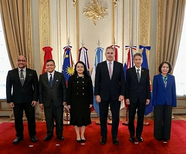 ຫວຽດນາມ - ຂົວຕໍ່ຊ່ວຍໃຫ້ ອາກຊັງຕິນ ເຂົ້າຫາຕະຫຼາດ ອາຊຽນ (ASEAN) ແລະ ອາຊີ - ປາຊີຟິກ