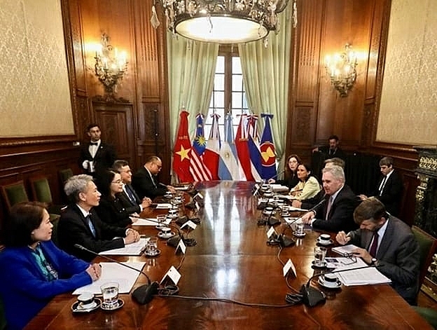 ຫວຽດນາມ - ຂົວຕໍ່ຊ່ວຍໃຫ້ ອາກຊັງຕິນ ເຂົ້າຫາຕະຫຼາດ ອາຊຽນ (ASEAN) ແລະ ອາຊີ - ປາຊີຟິກ