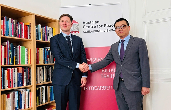 ໂອຕຣິດ (Austria) ພ້ອມແລ້ວທີ່ຈະຮ່ວມມືກັບ ຫວຽດນາມ (VietNam) ເພື່ອຍົກສູງຂີດຄວາມສາມາດໃຫ້ແກ່ກຳລັງຮັກສາສັນຕິພາບ ສປຊ