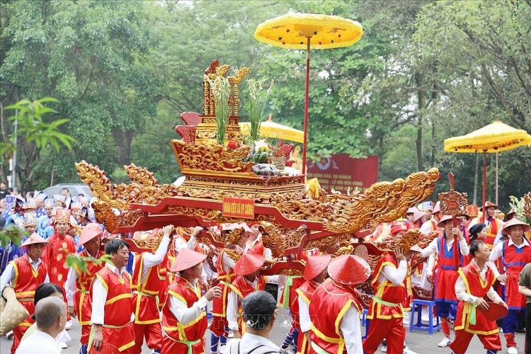 ວັນ​ບຸນ​ໄຫວ້​ບູ​ຊາ​ບັນ​ດາ​ເຈົ້າ​ຊີ​ວິດ​ຮຸ່ງ: ຈາກ​ການ​ສະ​ແດງ​ຄວາມ​ຮູ້​ບຸນ​ຄຸນ​ຕໍ່​ກົກ​ເຄົ້າ​ເຫງົ້າ​ກໍ​ ໄປສູ່​ນ້ຳ​ໃຈ​ມະ​ຫາ​ສາ​ມັກ​ຄີ​ທົ່ວ​ປວງ​ຊົນ​ທັງ​ຊາດ