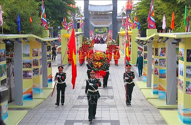 ບັນດາທ້ອງຖິ່ນຈັດພິທີໄຫວ້ບູຊາບັນພະບຸລຸດເຈົ້າຊີວິດຮຸ່ງຢ່າງສົມກຽດ