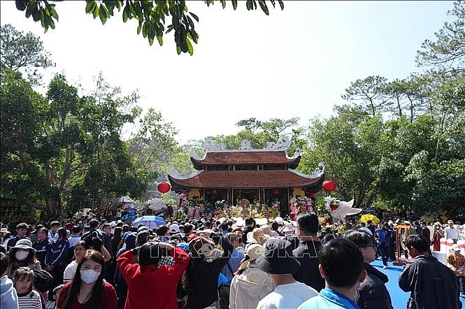 ບັນດາທ້ອງຖິ່ນຈັດພິທີໄຫວ້ບູຊາບັນພະບຸລຸດເຈົ້າຊີວິດຮຸ່ງຢ່າງສົມກຽດ