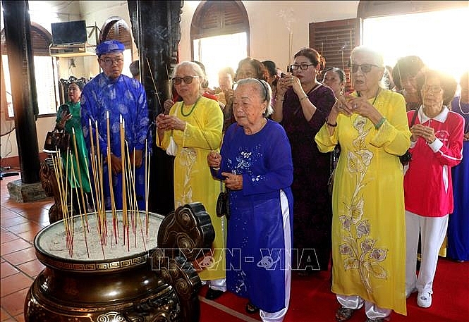 ບັນດາທ້ອງຖິ່ນຈັດພິທີໄຫວ້ບູຊາບັນພະບຸລຸດເຈົ້າຊີວິດຮຸ່ງຢ່າງສົມກຽດ