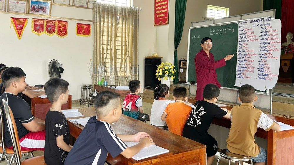 ບັກນິງ (Bắc Ninh) ຊຸກຍູ້ການຮຽນ-ການສອນພາສາຊົນເຜົ່າສ່ວນໜ້ອຍ ຢູ່ໃນໂຮງຮຽນ ແລະ ເຂດຊຸມຊົນ
