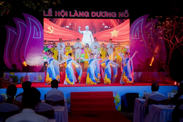 ເທສະການໝູ່ບ້ານ ເຢືອງໂນ້ - ສະຖານທີ່ທີ່ປະທານ ໂຮ່ຈີມິນ ເຄີຍດຳລົງຊີວິດ ແລະ ສຶກສາຮ່ຳຮຽນໃນໄວເຍົາ ເທສະການໝູ່ບ້ານ ເຢືອງໂນ້ - ສະຖານທີ່ທີ່ປະທານ ໂຮ່ຈີມິນ ເຄີຍດຳລົງຊີວິດ ແລະ ສຶກສາຮ່ຳຮຽນໃນໄວເຍົາ