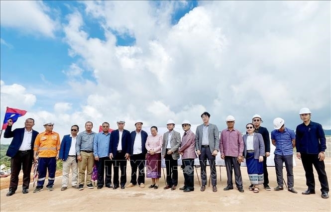 ຮອງປະທານສະພາແຫ່ງຊາດລາວ ຢ້ຽມຢາມ ແລະ ເຮັດວຽກ ຢູ່ໂຄງການລົງທຶນຈຸດສຸມຂອງຫວຽດນາມ ຮອງປະທານສະພາແຫ່ງຊາດລາວ ຢ້ຽມຢາມ ແລະ ເຮັດວຽກ ຢູ່ໂຄງການລົງທຶນຈຸດສຸມຂອງຫວຽດນາມ