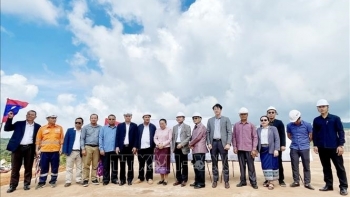 ຮອງປະທານສະພາແຫ່ງຊາດລາວ ຢ້ຽມຢາມ ແລະ ເຮັດວຽກ ຢູ່ໂຄງການລົງທຶນຈຸດສຸມຂອງຫວຽດນາມ