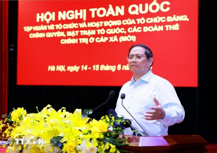 ອັດ​ກອ​ງ​ປະ​ຊຸມ​ທົ່ວ​ປະ​ເທດ​ຝືກ​ອົບ​ຮົບ​ການ​ເຄື່ອນ​ໄຫວ​ຂອງ​ອົງ​ການ​ພັກ, ອຳ​ນາດ​ການ​ປົກ​ຄອງ​ຂັ້ນ​ຕາ​ແສງ