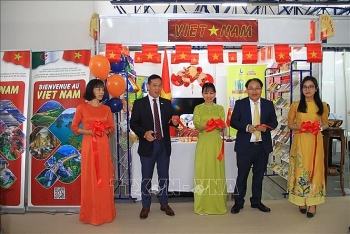 ຜະລິດຕະພັນ ຫວຽດນາມ ດຶງດູດຄວາມສົນໃຈຢູ່ງານຕະຫຼາດນັດສາກົນ ອານເຊຣີ 2025