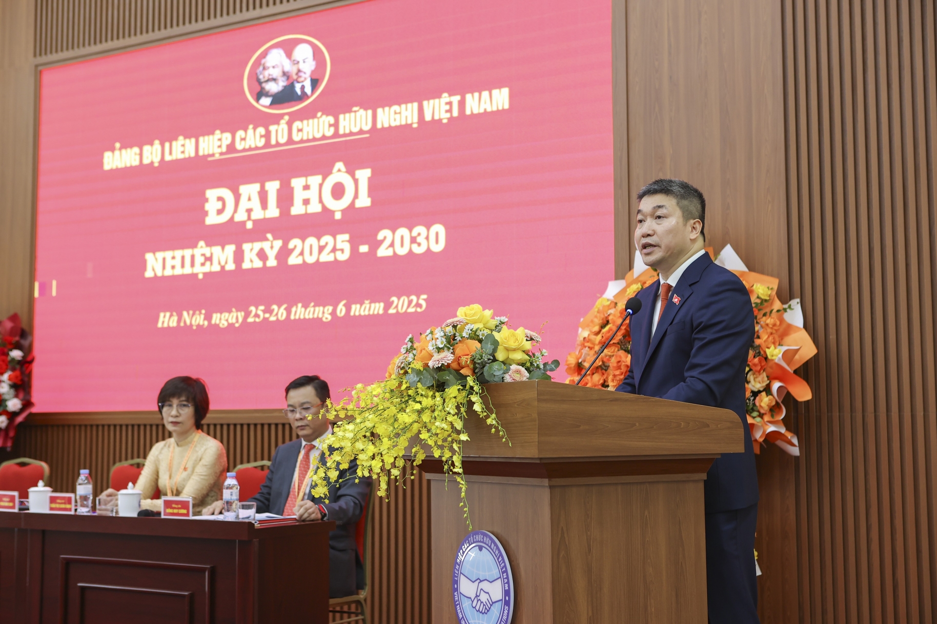 ອົງຄະນະພັກສະຫະພັນບັນດາອົງການມິດຕະພາບຫວຽດນາມ ອາຍຸການ 2025 - 2030: ສືບ​ຕໍ່​ນະວັດຕະກໍາ, ຫັນເປັນມືອາຊີບ, ສ້າງພື້ນຖານການທູດປະຊາຊົນມີຄວາມກ້າຫານ, ທັນສະໄຫມ ແລະ ມີປະສິດຕິພາບ