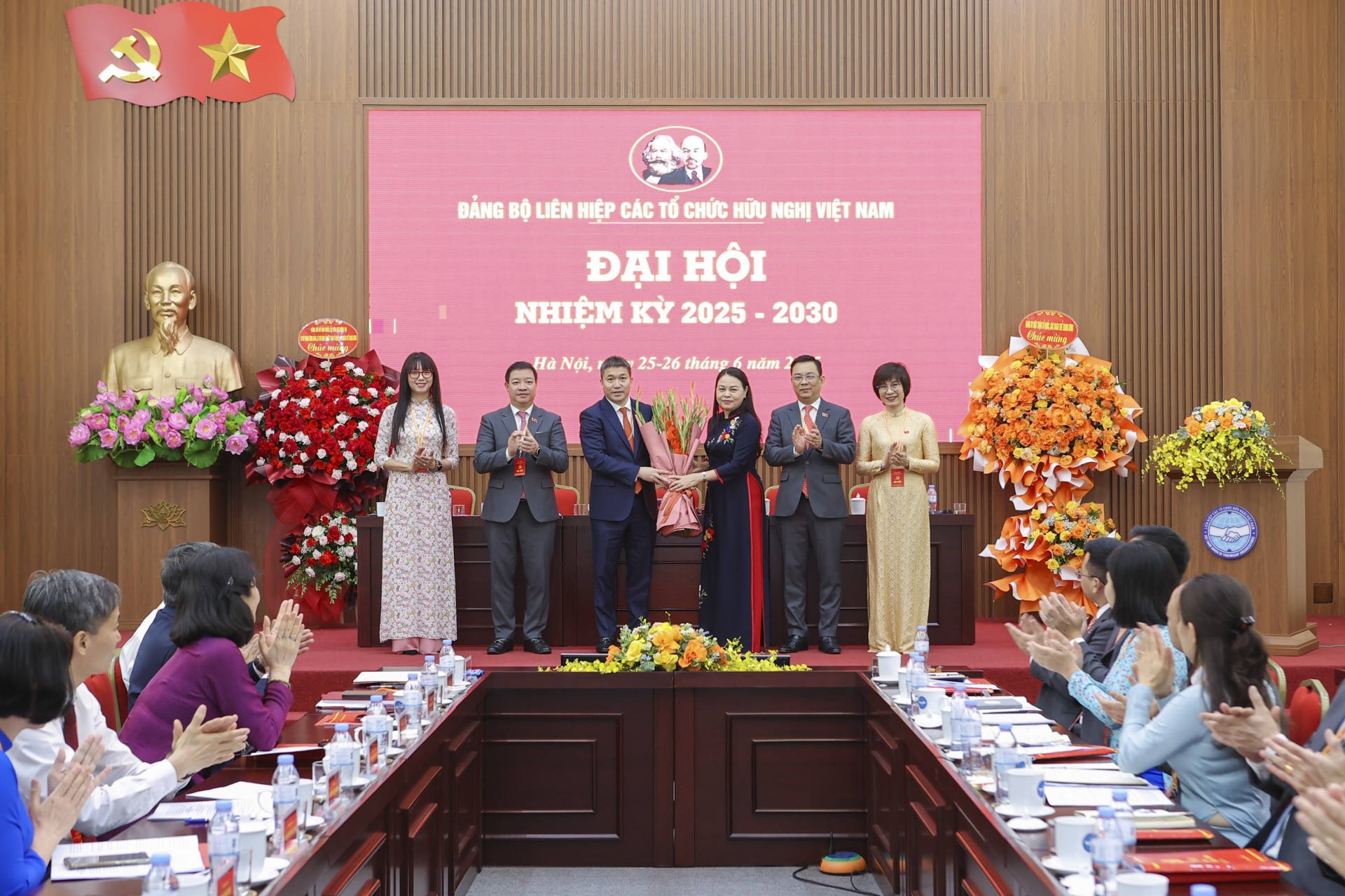ອົງຄະນະພັກສະຫະພັນບັນດາອົງການມິດຕະພາບຫວຽດນາມ ອາຍຸການ 2025 - 2030: ສືບ​ຕໍ່​ນະວັດຕະກໍາ, ຫັນເປັນມືອາຊີບ, ສ້າງພື້ນຖານການທູດປະຊາຊົນມີຄວາມກ້າຫານ, ທັນສະໄຫມ ແລະ ມີປະສິດຕິພາບ