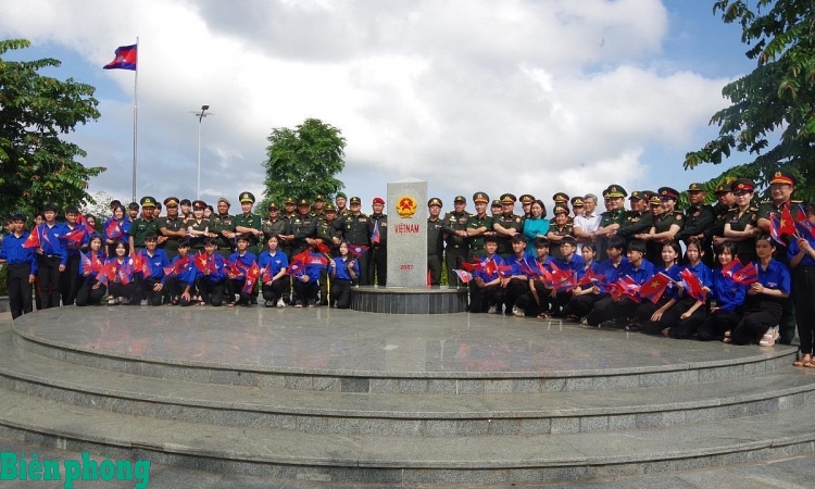 ພົບປະແລກປ່ຽນເພີ່ມທະວີຄວາມສາມັກຄີ ນາຍທະຫານໜຸ່ມ ສາມປະເທດ ຫວຽດນາມ - ລາວ - ກຳປູເຈຍ