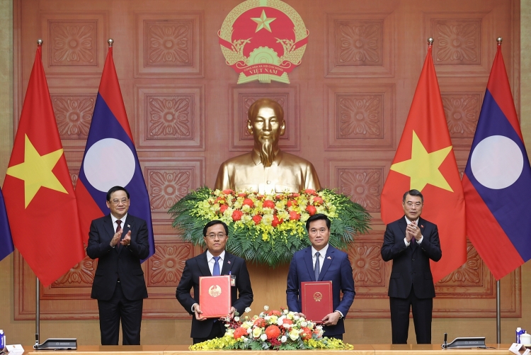 ຫວຽດນາມ ແລະ ລາວ ແລກປ່ຽນເອກະສານການຮ່ວມມືອັນສຳຄັນຫຼາກຫຼາຍສະບັບ ຫວຽດນາມ ແລະ ລາວ ແລກປ່ຽນເອກະສານການຮ່ວມມືອັນສຳຄັນຫຼາກຫຼາຍສະບັບ