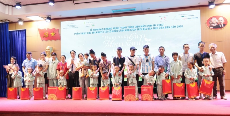 ສືບຕໍ່ “ການເດີນທາງຫວ່ານເມັດພັນຂຽວແຫ່ງຄວາມຫວັງ” ໃຫ້ແກ່ເດັກພິການຢູ່ ດຽນບຽນ (Điện Biên) ສືບຕໍ່ “ການເດີນທາງຫວ່ານເມັດພັນຂຽວແຫ່ງຄວາມຫວັງ” ໃຫ້ແກ່ເດັກພິການຢູ່ ດຽນບຽນ (Điện Biên)