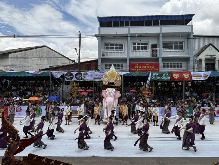 ເປີດກວ້າງຂົວຕໍ່ແຫ່ງການຮ່ວມມື ຫວຽດນາມ - ໄທ ຢູ່ແຂວງ ຮ້ອຍເອັດ (Roi Et) ເປີດກວ້າງຂົວຕໍ່ແຫ່ງການຮ່ວມມື ຫວຽດນາມ - ໄທ ຢູ່ແຂວງ ຮ້ອຍເອັດ (Roi Et)