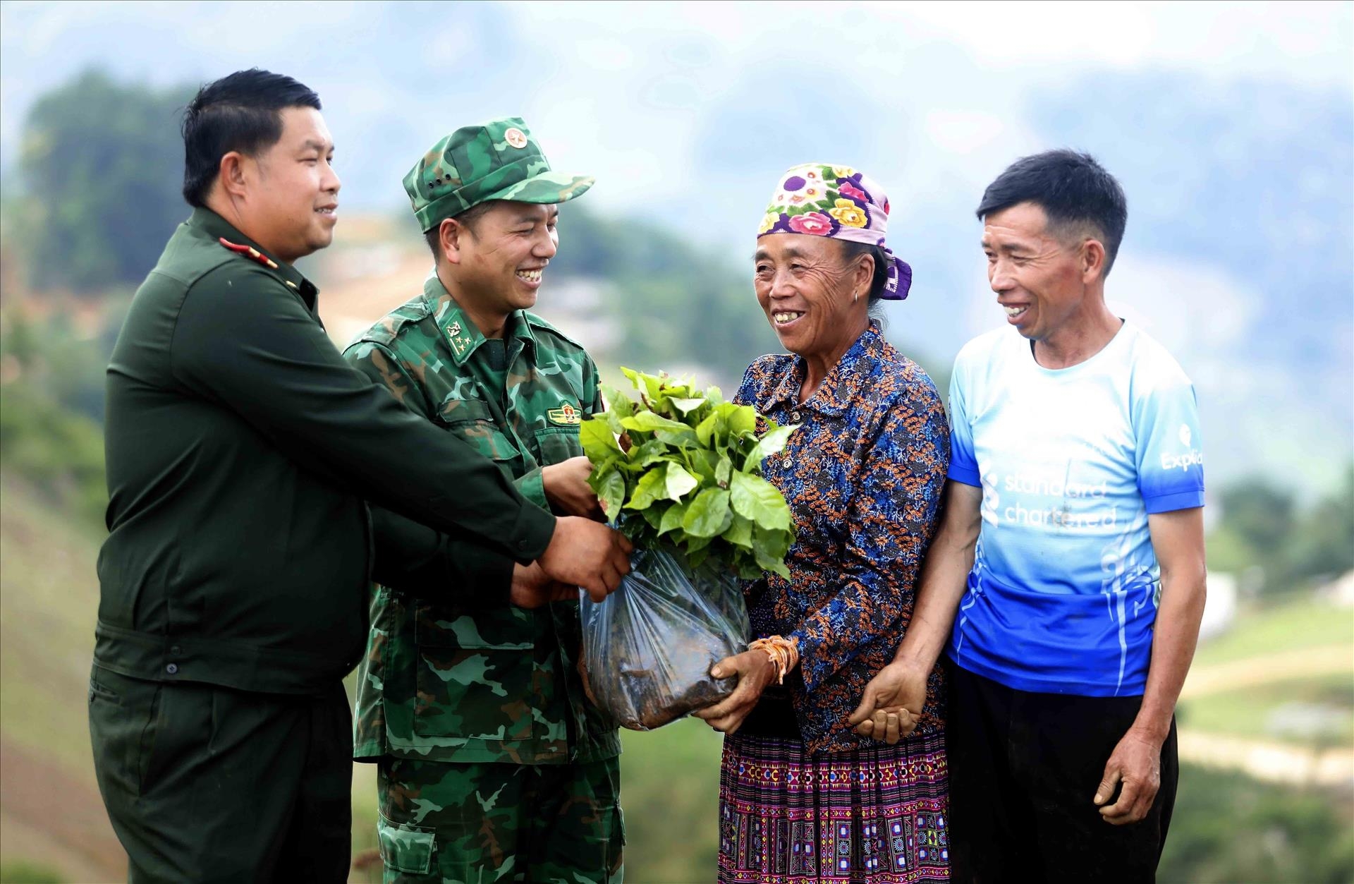 ຊາຍແດນຜູກພັນ, ພູນຄູນສ້າງສາຍພົວພັນມິດຕະພາບອັນພິເສດ ຫວຽດ - ລາວ ຊາຍແດນຜູກພັນ, ພູນຄູນສ້າງສາຍພົວພັນມິດຕະພາບອັນພິເສດ ຫວຽດ - ລາວ
