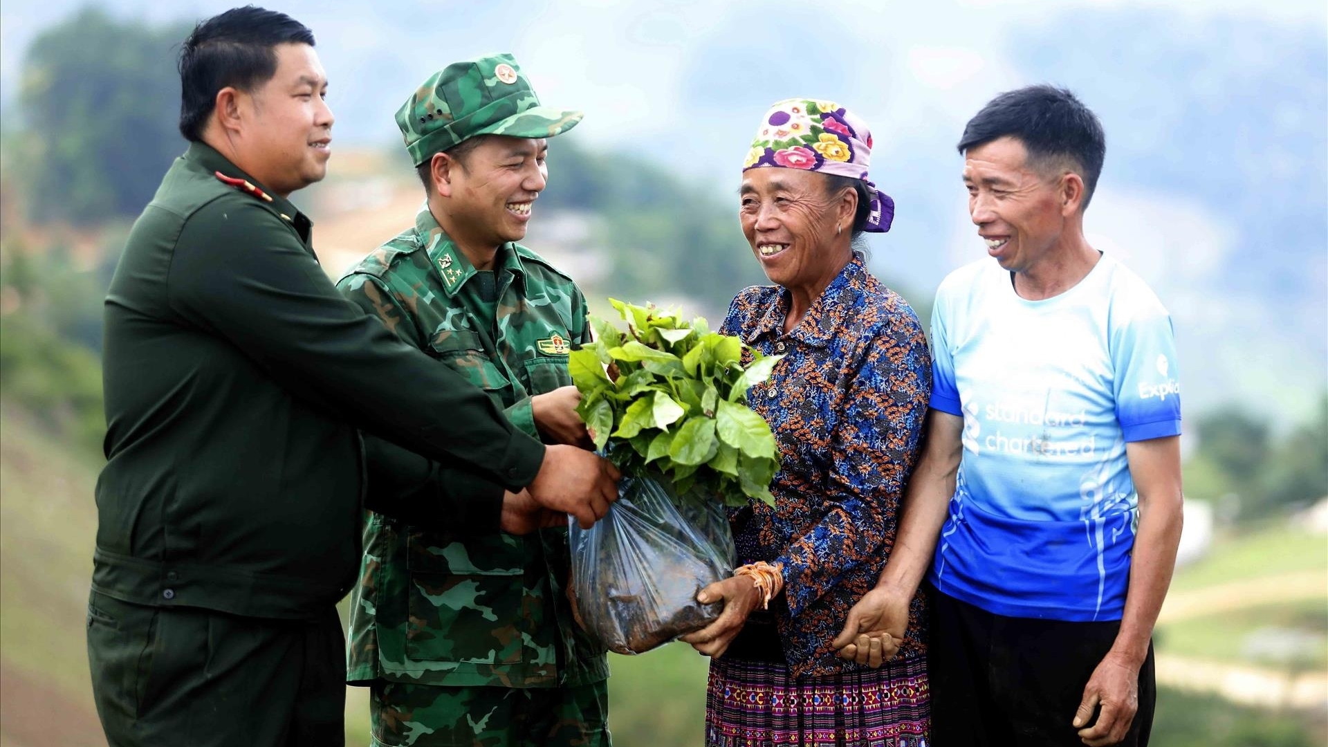 ຊາຍແດນຜູກພັນ, ພູນຄູນສ້າງສາຍພົວພັນມິດຕະພາບອັນພິເສດ ຫວຽດ - ລາວ
