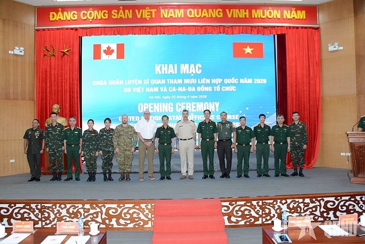 ຫວຽດນາມ - ການາດາ ໄຂຊຸດອົບຮົມນາຍທະຫານເສນາທິການ ສປຊ ທີ່ບັນລຸມາດຕະຖານສາກົນ