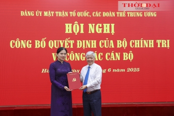 ທ່ານນາງ​ເລ​ຂາ​ຄະນະພັກແຂວງຕວຽນ​ກວາງ ຮ່າ​ທິ​ງາ ໄດ້​ຮັບ​ການ​ເຄື່ອນ​ໄຫວ​ເຂົ້າ​ຮ່ວມ​ຄະ​ນະ​ພັກ​ແນວ​ໂຮມ​ປະ​ເທດ​ຊາດ​ຫວຽດ​ນາມ, ບັນດາອົງຄະນະ​ສູນ​ກາງ.
