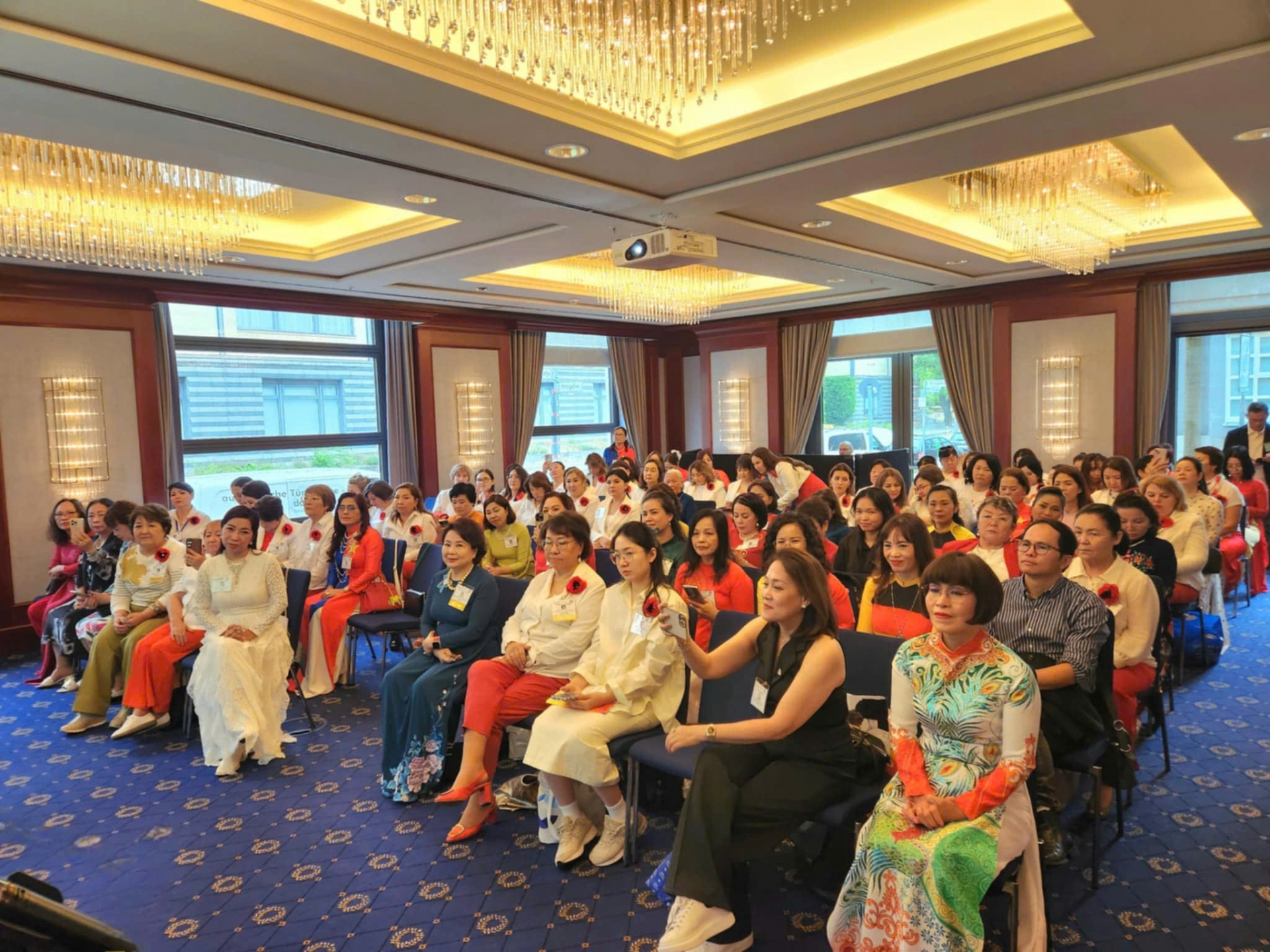 ​ເຊື່ອມ​ຕໍ່ການພົບປະແລກປ່ຽນ​ບັນດານັກທຸລະກິດ​ຜູ້ຍິງຂອງ​ຫວຽດນາມ, ຟີ​ລິບ​ປິນ ​ແລະ ກາ​ຊັກ​ສະຖານ
