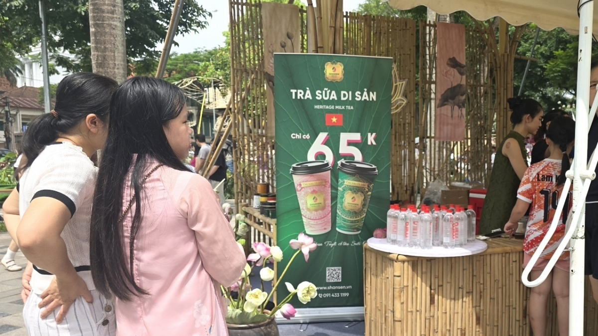 ງານບຸນດອກບົວ ຮ່າໂນ້ຍ ປະຈຳປີ 2026 ດຶງດູດນັກທ່ອງທ່ຽວໄດ້ປະມານ 300.000 ເທື່ອຄົນ