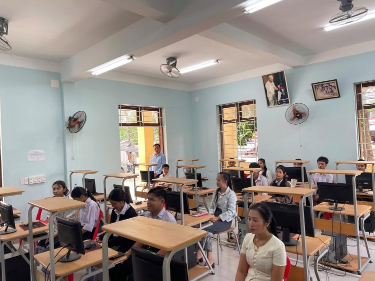 ຝຶກອົບຮົມ STEM Robotics ໃຫ້ແກ່ຄູອາຈານ ແລະ ນັກຮຽນ 30 ຄົນ ຂອງໂຮງຮຽນມິດຕະພາບ ລາວ-ຫວຽດນາມ ແຂວງ ເຊກອງ
