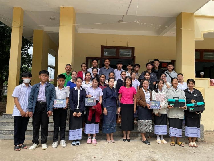 ຝຶກອົບຮົມ STEM Robotics ໃຫ້ແກ່ຄູອາຈານ ແລະ ນັກຮຽນ 30 ຄົນ ຂອງໂຮງຮຽນມິດຕະພາບ ລາວ-ຫວຽດນາມ ແຂວງ ເຊກອງ