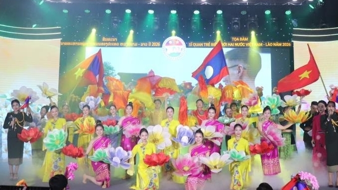 ນາຍທະຫານໜຸ່ມຊາຍແດນ ຫວຽດນາມ - ລາວ ຖະໜອມບຳລຸງສາຍພົວພັນມິດຕະພາບ ຈາກບັນດານາທີ່ຢູ່ແນວໜ້າ
