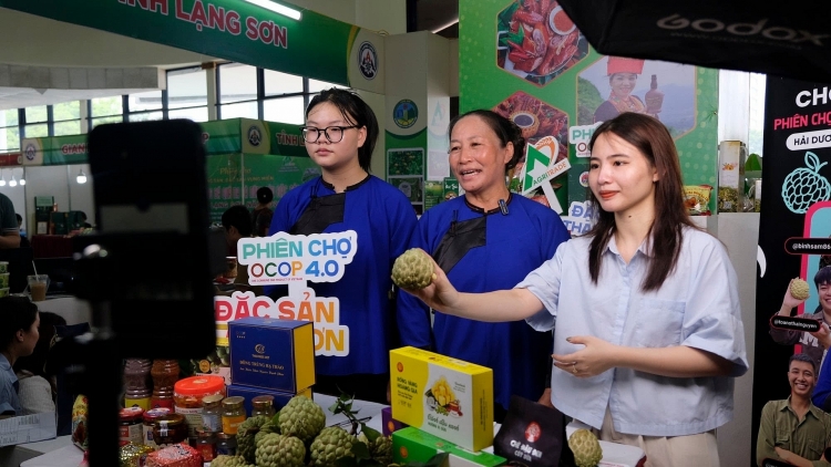 ການຫັນປ່ຽນດິຈິຕອນ ເປີດກວ້າງໂອກາດການຂະຫຍາຍຕົວ ໃຫ້ແກ່ພໍ່ແມ່ປະຊາຊົນບັນດາເຜົ່າສ່ວນໜ້ອຍ ການຫັນປ່ຽນດິຈິຕອນ ເປີດກວ້າງໂອກາດການຂະຫຍາຍຕົວ ໃຫ້ແກ່ພໍ່ແມ່ປະຊາຊົນບັນດາເຜົ່າສ່ວນໜ້ອຍ