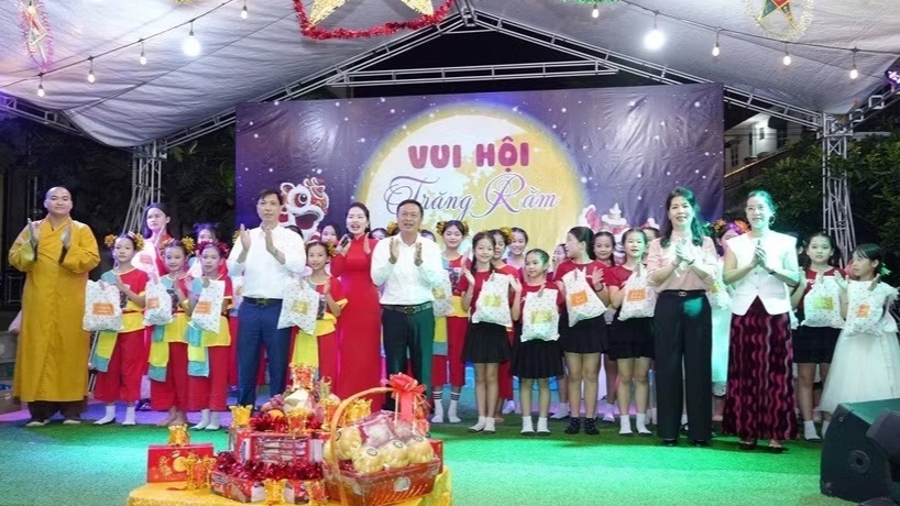 ປັບປຸງການຈັດຕັ້ງຊຸມຊົນຄົນຫວຽດນາມ ຢູ່ 18 ແຂວງ, ນະຄອນ ຂອງລາວ