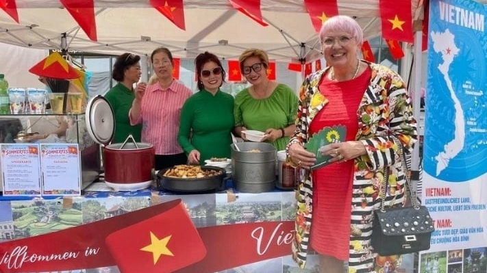 ວັດທະນະທຳຫວຽດນາມ ສ່ອງແສງປະກາຍ ຢູ່ທີ່ງານບຸນລະດູຮ້ອນ ຢູ່ ປະເທດເຢຍລະມັນ