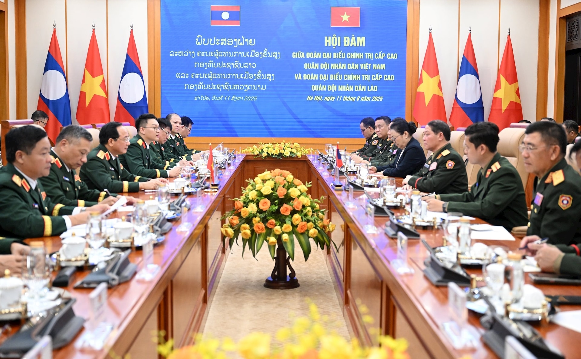 ຫວຽດ​ນາມ - ລາວ ​ປັບປຸງ​ການ​ຮ່ວມ​ມື​ດ້ານ​ປ້ອງ​ກັນ​ປະ​ເທດ, ຮັດ​ແໜ້ນ​ສາຍ​ພົວ​ພັນ​ມິດ​ຕະ​ພາບ​ທີ່​ສະ​ໜິດ​ສະ​ໜົມ, ສັດຊື່ບໍລິສຸດ