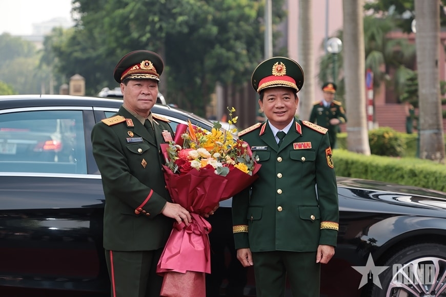ຫວຽດ​ນາມ - ລາວ ​ປັບປຸງ​ການ​ຮ່ວມ​ມື​ດ້ານ​ປ້ອງ​ກັນ​ປະ​ເທດ, ຮັດ​ແໜ້ນ​ສາຍ​ພົວ​ພັນ​ມິດ​ຕະ​ພາບ​ທີ່​ສະ​ໜິດ​ສະ​ໜົມ, ສັດຊື່ບໍລິສຸດ